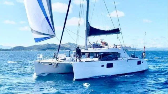 Vape — 44ft Lagoon Catamaran à Voile Charter Koh Samui