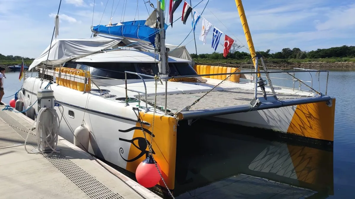 Phi Phi Islands (2days / 1 night) — 40ft Fountaine Pajot