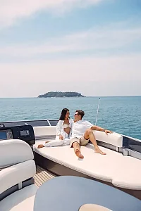  Island Hopping (2 days / 1 night) | Black Fury