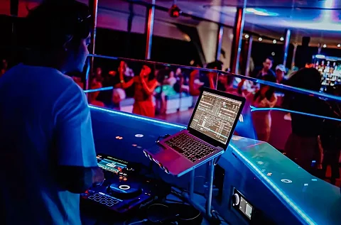  Khai Nok & Khai Nui Island (7小时) | Dancing Queen