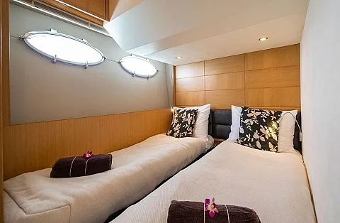  Phi Phi Island (8h) | Maya Bee