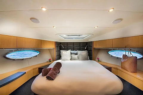  Phi Phi Island (8h) | Maya Bee