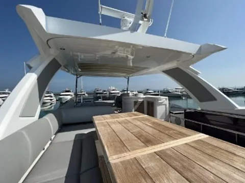  Phi Phi Island (8h) | Bond