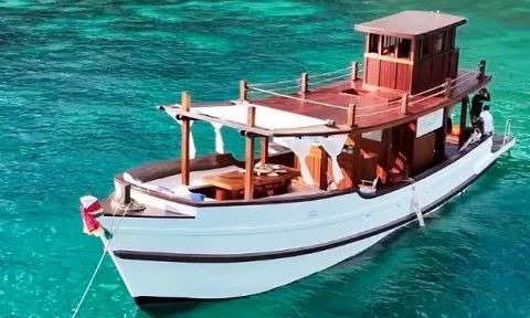 Homage — 49ft Custom Build Motor Yacht Charter Phuket